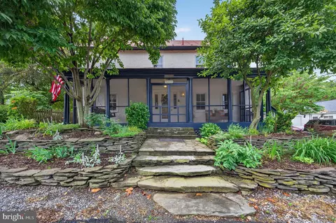 821 E Ridge St, Harpers Ferry, WV 25425