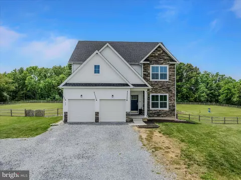 32 Trophy Ct, Kearneysville, WV 25430