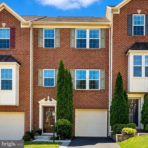 25 Don Quixote Dr, Charles Town, WV 25414