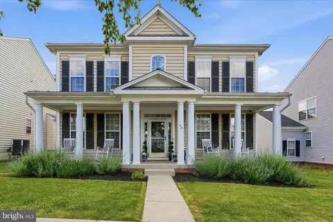 82 Braddock St, Charles Town, WV 25414