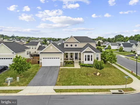 18 Graywood Ln, Charles Town, WV 25414