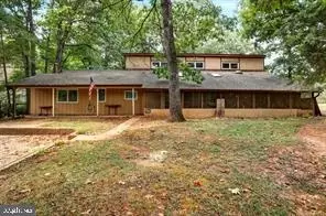 102 Middle Cross Trl, Harpers Ferry, WV 25425
