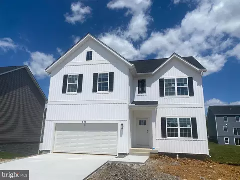 519 Buckeye Dr, Shenandoah Junction, WV 25442