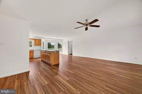 Living - 39 Grouse Knoll Ln, Summit Point, WV 25446 photo 1 of 4