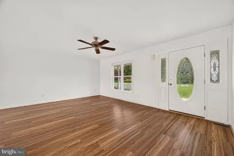 Living - 39 Grouse Knoll Ln, Summit Point, WV 25446 photo 3 of 4
