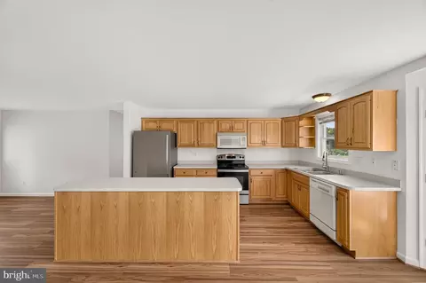 Kitchen - 39 Grouse Knoll Ln, Summit Point, WV 25446 photo 2 of 3