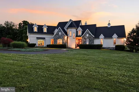 230 Chessie Ln, Harpers Ferry, WV 25425