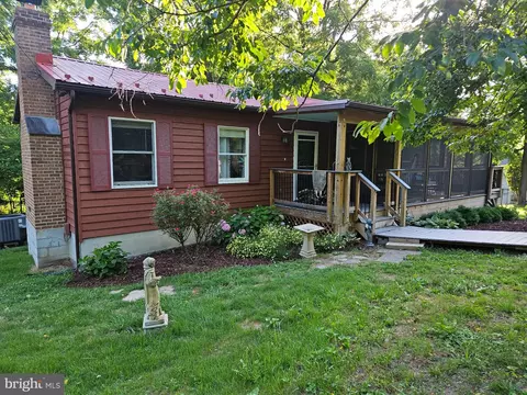 253 Persimmon Pear Ln, Harpers Ferry, WV 25425