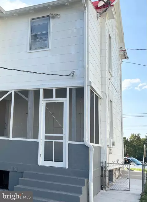Exterior - 119 W 7th Ave W, Ranson, WV 25438 photo 4 of 7