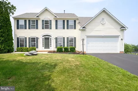 80 Pinehurst Ct, Charles Town, WV 25414
