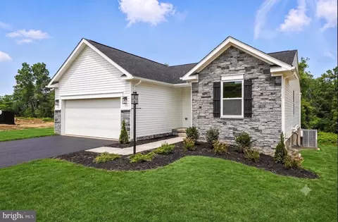 10 Thorton Ave, Ranson, WV 25438