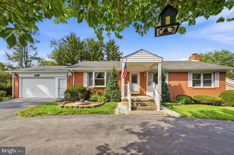 537 Tuscawilla Dr, Charles Town, WV 25414