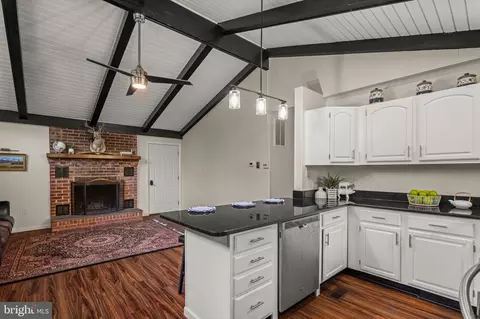 327 Cub Run Ln, Harpers Ferry, WV 25425