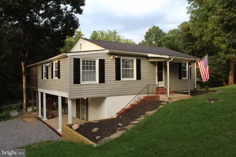 98 Greenwood Rd, Harpers Ferry, WV 25425