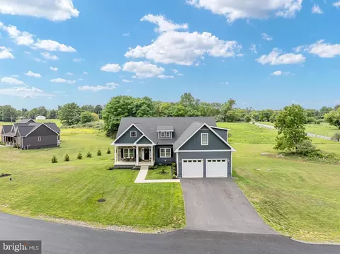 46 Oak Crest Dr, Kearneysville, WV 25430