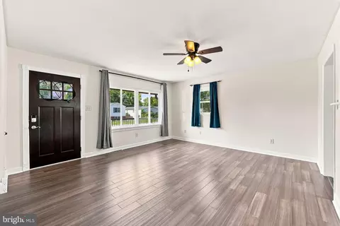 Living - 406 W 4th Ave, Ranson, WV 25438 photo 2 of 6