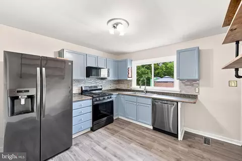 Kitchen - 406 W 4th Ave, Ranson, WV 25438 photo 1 of 4