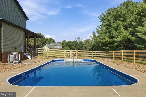 Exterior - 64 Pheasant Hill Rd, Summit Point, WV 25446 photo 2 of 8
