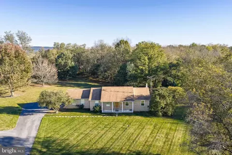 274 Dogwood Manor Dr, Shenandoah Junction, WV 25442