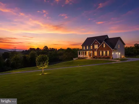 79 Falcon Ridge Dr, Charles Town, WV 25414