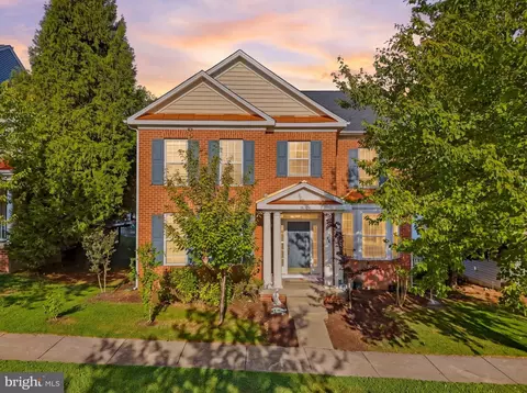 58 Braddock St, Charles Town, WV 25414