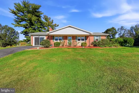 83 Carrell Ln, Charles Town, WV 25414
