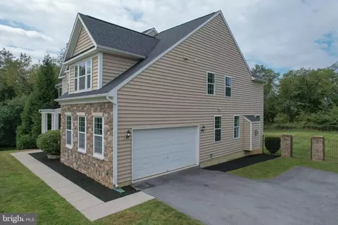 Exterior - 898 Declaration Dr, Charles Town, WV 25414 photo 6 of 9
