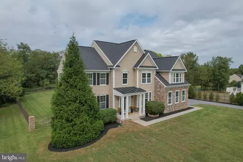 Exterior - 898 Declaration Dr, Charles Town, WV 25414 photo 4 of 9