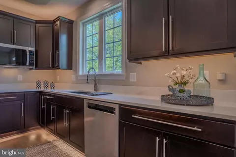 Kitchen - 898 Declaration Dr, Charles Town, WV 25414 photo 2 of 5