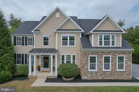 Exterior - 898 Declaration Dr, Charles Town, WV 25414 photo 2 of 9