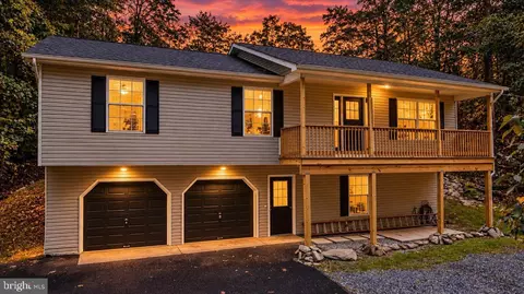 402 Wrens View Ln, Harpers Ferry, WV 25425