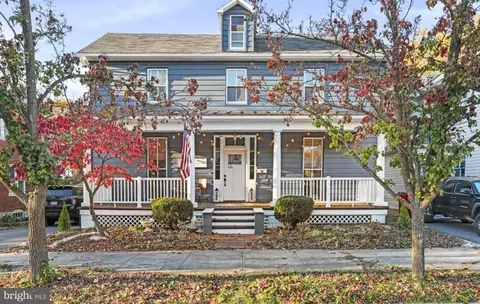 316 E Washington St, Charles Town, WV 25414