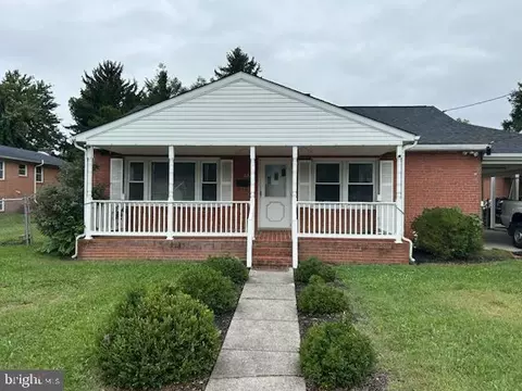 632 S Seminary St, Charles Town, WV 25414