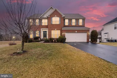 230 Summer Grove Dr, Kearneysville, WV 25430
