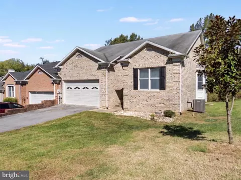 43 Bon Aire Dr, Shepherdstown, WV 25443
