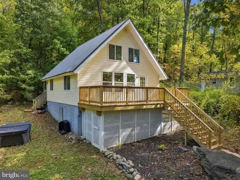 122 Red Maple Ln, Harpers Ferry, WV 25425