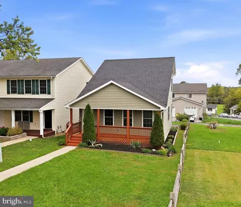 104 Center St, Charles Town, WV 25414