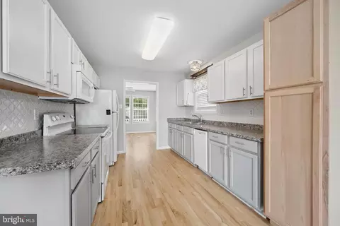 Entry Way - 311 E 4th Ave, Ranson, WV 25438 photo 5 of 17