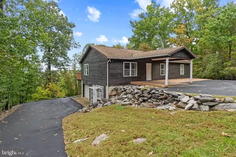 155 Fawn Dr, Harpers Ferry, WV 25425