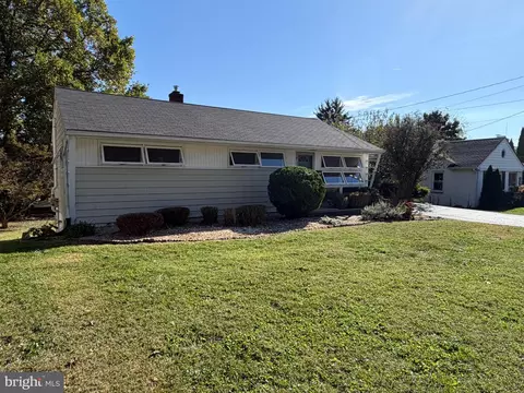 533 S Seminary St, Charles Town, WV 25414