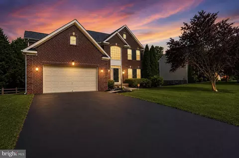 422 Sawgrass Dr, Charles Town, WV 25414