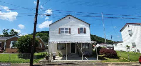 502 Alexander St, Cedar Grove, WV 25039