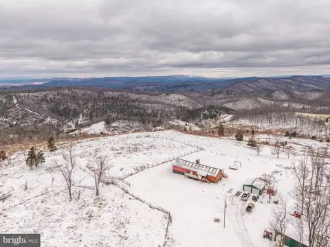 5123 Back Valley Rd, Lindside, WV 24951