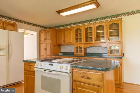 Kitchen - 2046 Simms Hill Rd, Lindside, WV 24951 photo 2 of 2