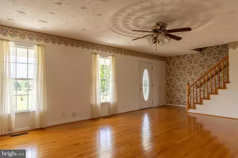 Living - 2046 Simms Hill Rd, Lindside, WV 24951 photo 2 of 5