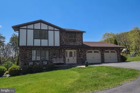 141 Whitacre Ln, Ridgeley, WV 26753