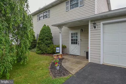 46 S Chickadee St, Keyser, WV 26726