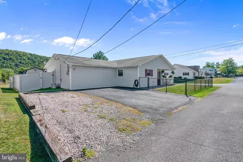 14 Chickadee St, Keyser, WV 26726 photo 2