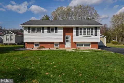 27 Seneca Ln, Keyser, WV 26726