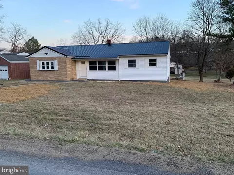 1135 Knobley Rd, Ridgeley, WV 26753